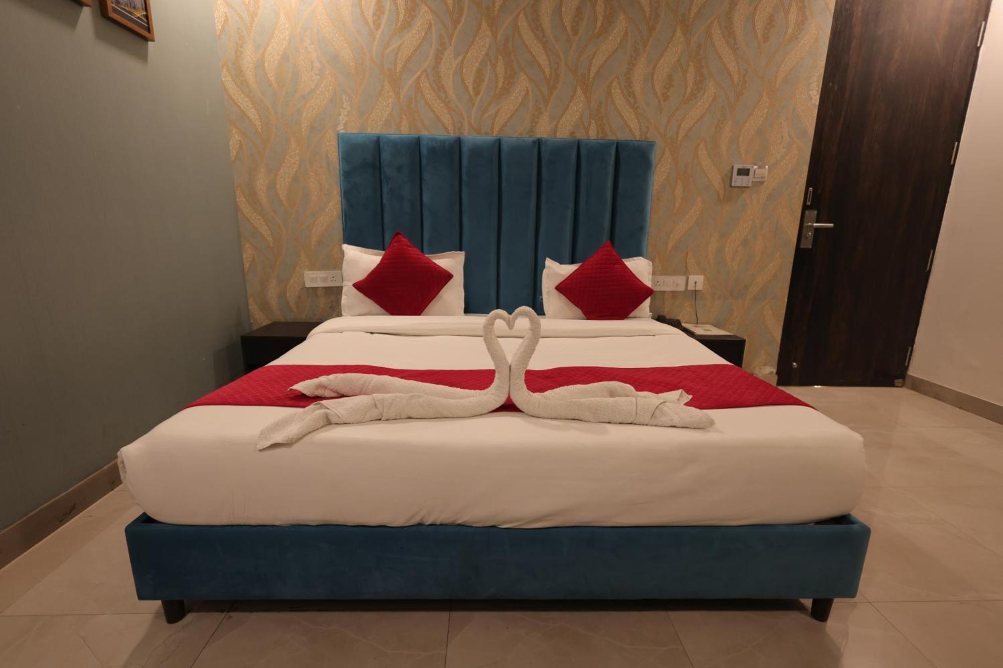 Hotel Crown Ceremonies Faridabad Exterior foto